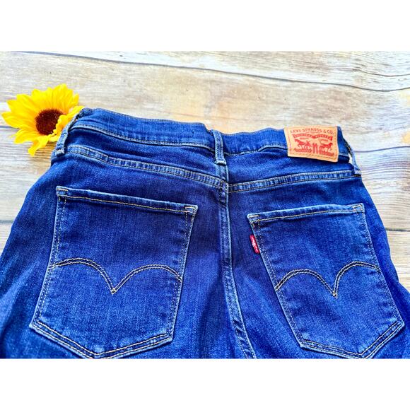 LEVI STRAUS HIGH RISE CROPS - Picture 8 of 9